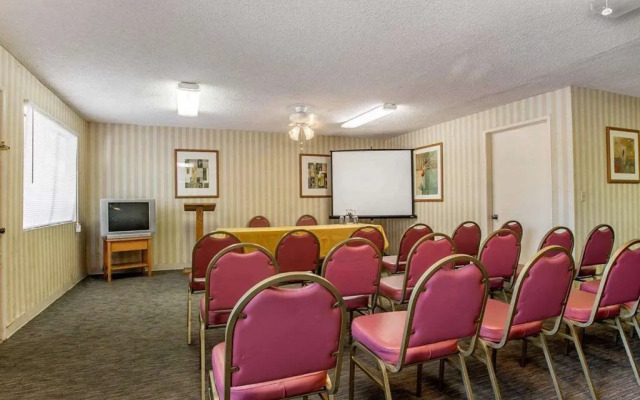 Travelodge by Wyndham Palm Springs