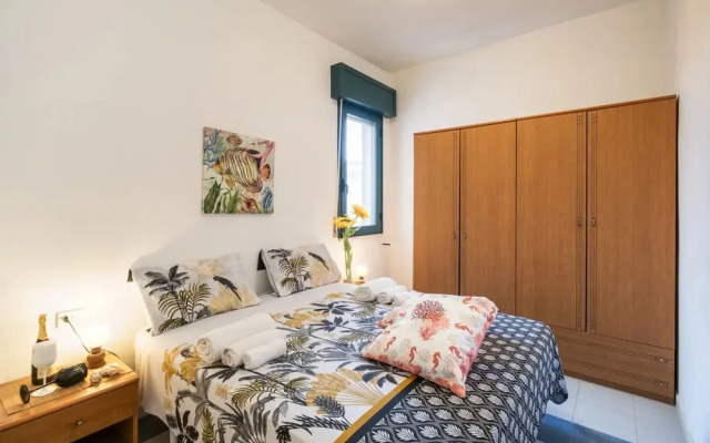 Sirena Apartment in Luxury Villa With Shared Pool