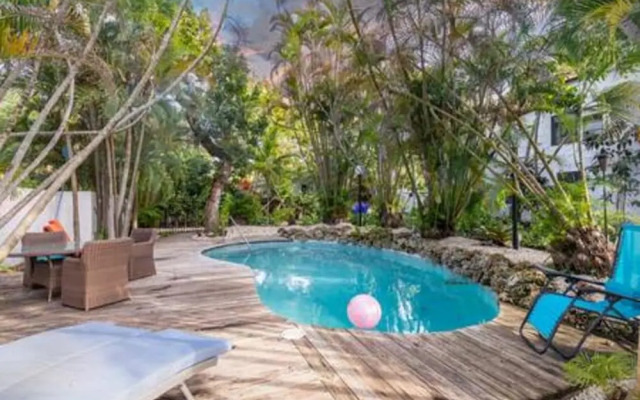 Pool Parking 2 Bedroom Retreat Sleeps 5