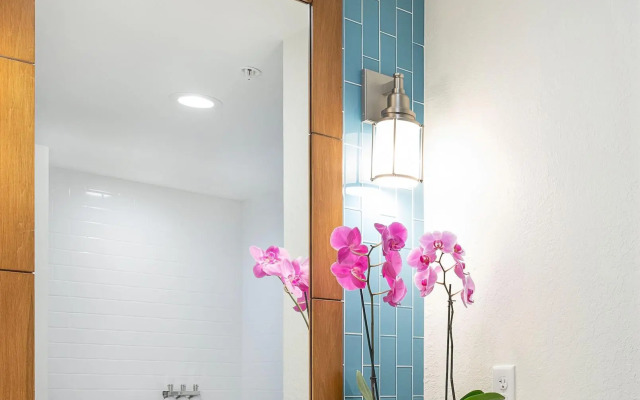 Compass Hotel by Margaritaville Anna Maria Sound