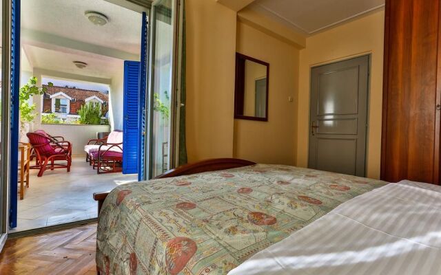 Villa Velzon Guesthouse