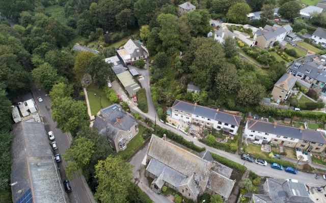 The Vicarage Newlyn 1 Bed River View Parking