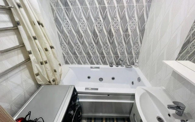 Саквояж на улице 78 Добровольческой Бригады 1