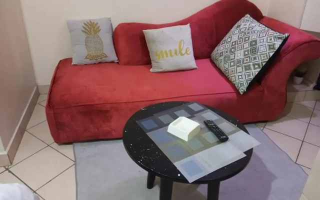 Lux Suites Attic Place Studio Apartemnts