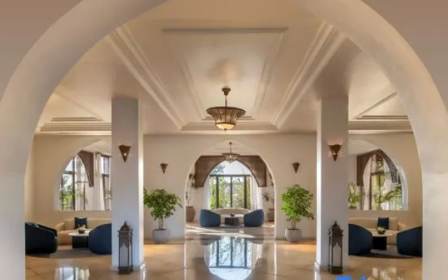 Royal Lazure Resort