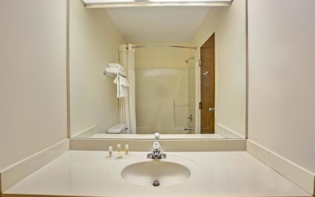 Days Inn & Suites Hickory