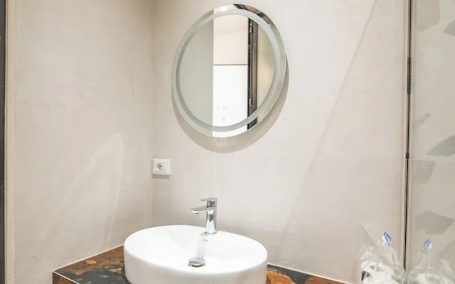 Tirent Apartment-Modern 1-Bedroom Stay Near Liqeni i Thatë