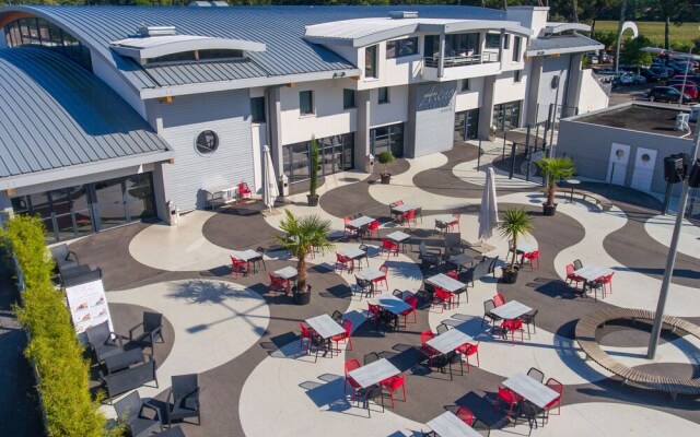 Cozy Mobile Home With Covered Terrace on a Luxury Campsite