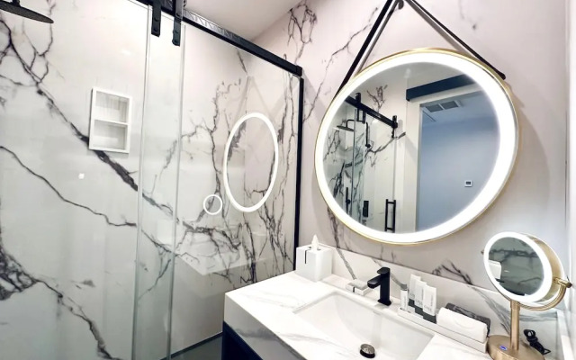 Chez Hotel Arlington Heights