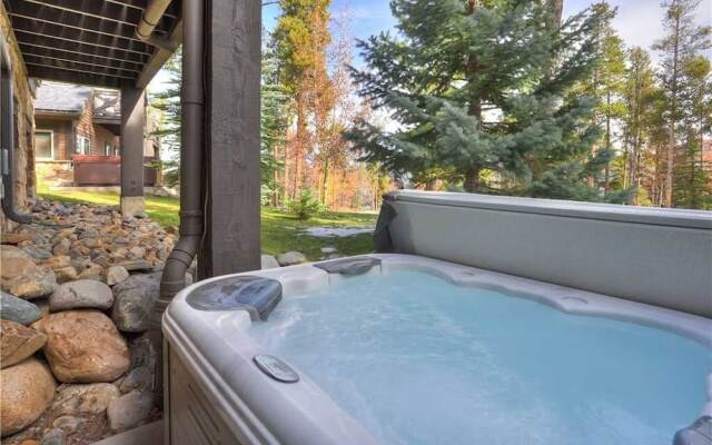 Amber Sky - Ski-In/Ski-Out by RedAwning