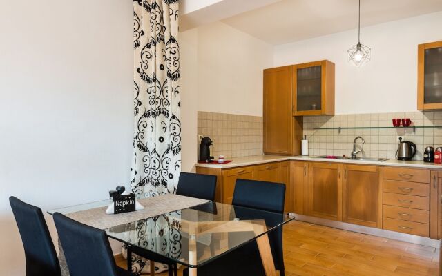 Dream Lux Flat with Great Outdoor Pool & Parking