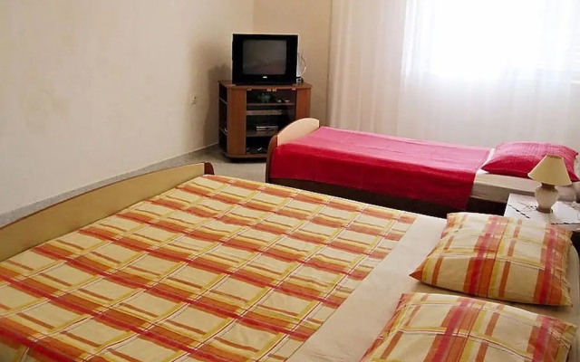 Apartment Serene Step From The Sea, Sleeps 5