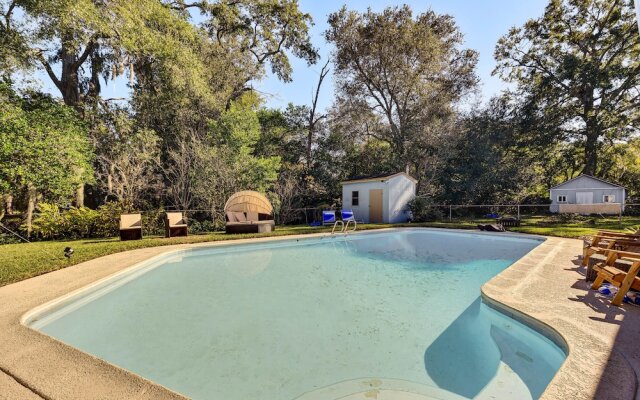 Spacious Jacksonville Home: 6 Mi to Downtown!