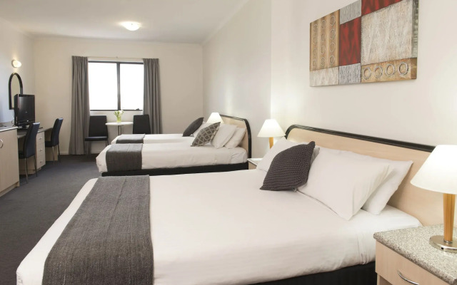Adelaide Riviera Hotel
