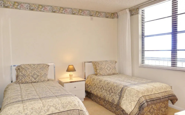 Condo Overlooking Clam Bay With Pool and Beach Access