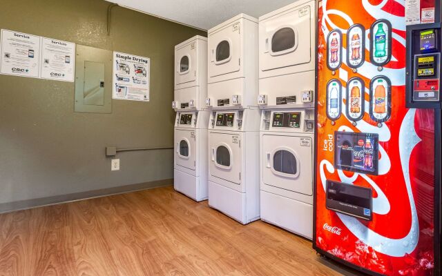 HomeTowne Studios By Red Roof Gainesville, GA