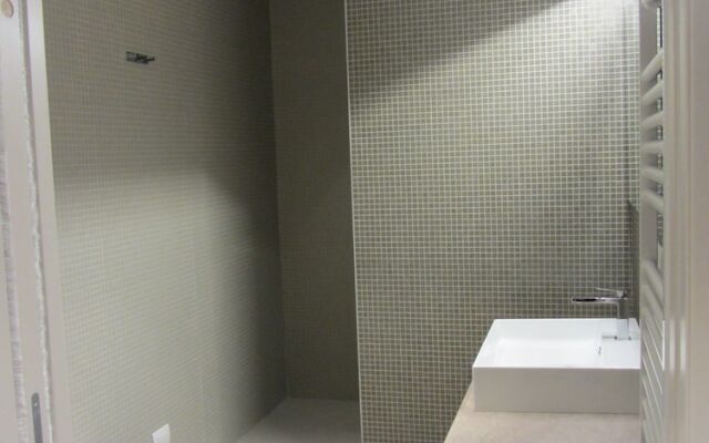 Garibaldi Luxury Home - Royal Solution