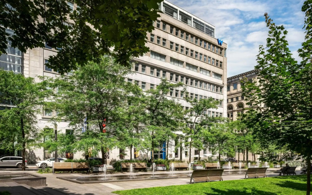 W Montreal