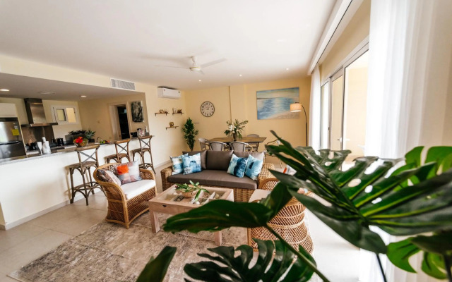 New Apartment Sueno pool area private Beach guard