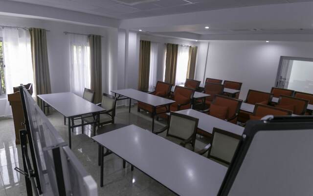 Monarch Hotel
