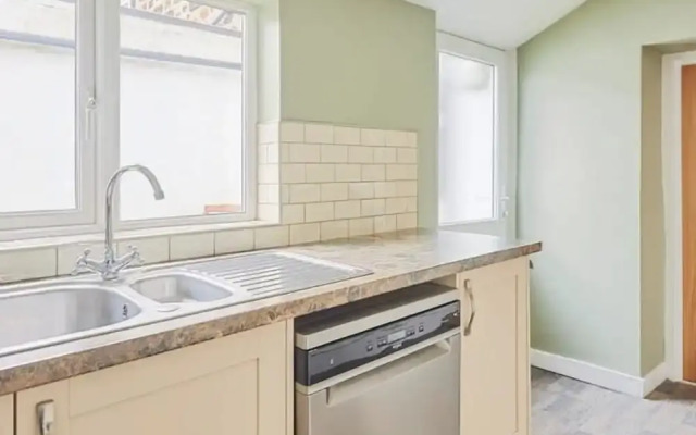 Host Stay Oliver s Den