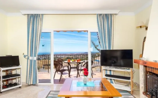 Apartment - 2 Bedrooms with Pool and WiFi - 107865