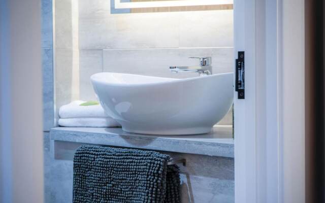 Suite 2 - Sleeping Giant Hotel - PEN Y CAE Inn