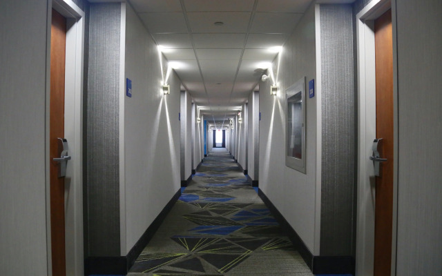 Holiday Inn Express & Suites Brampton, an IHG Hotel