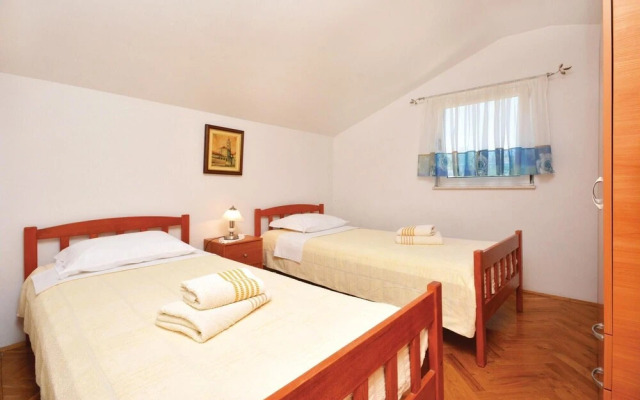 Awesome Home in Grohote With Wifi and 4 Bedrooms