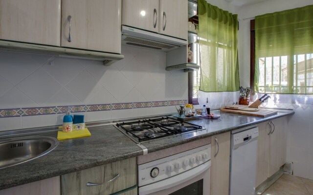 Alamo House 102511 by MO Rentals