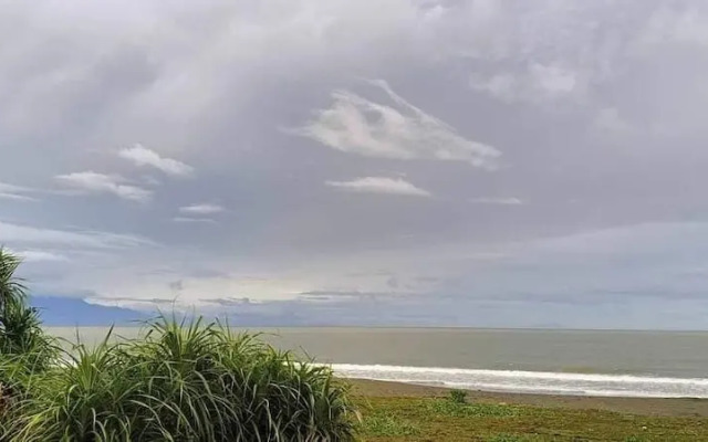 The Waves at Socorro Baler- Hotel A