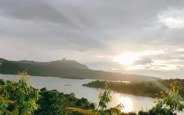 Green Velvet Resort-Near Pawna Lake