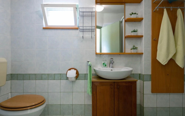 Stunning Home in Sarici With Wifi and 2 Bedrooms