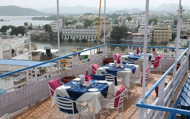 Treebo Trend Udai Niwas Lake Pichola