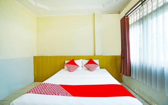 OYO 90390 Hotel Rd Premium