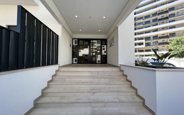 Praia DA Rocha Modern by Homing