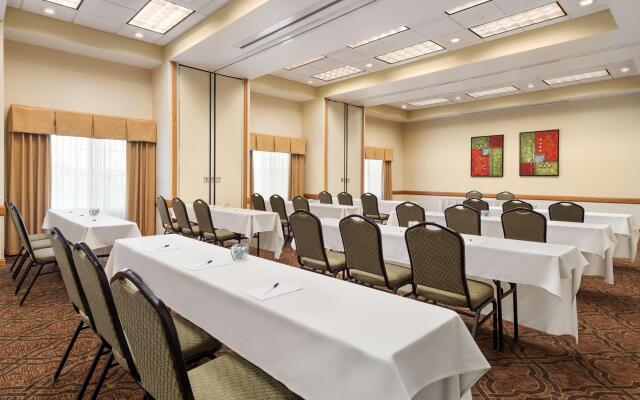 Country Inn & Suites by Radisson, Mankato Hotel and Conference Center, MN