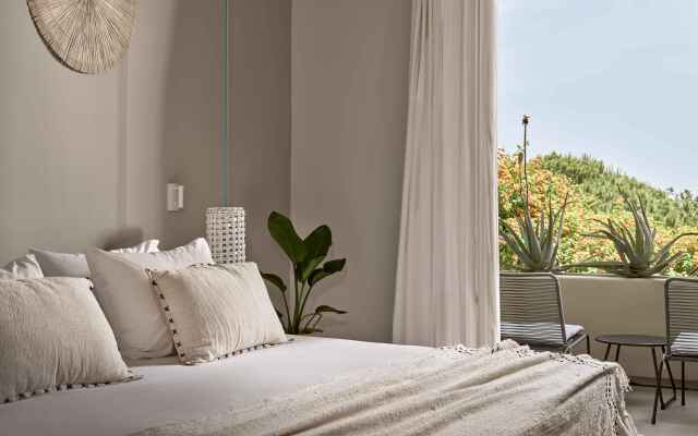 The Bay Hotel & Suites