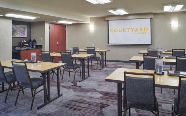 Courtyard by Marriott Detroit Troy