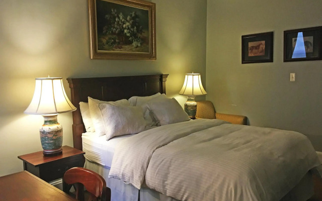 Morris House Hotel