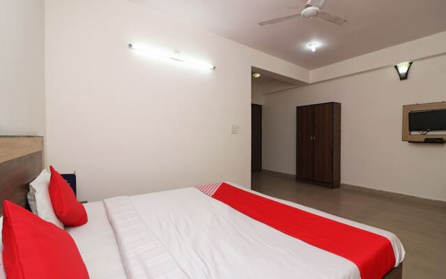 OYO 24878 Hotel Aicon Palace