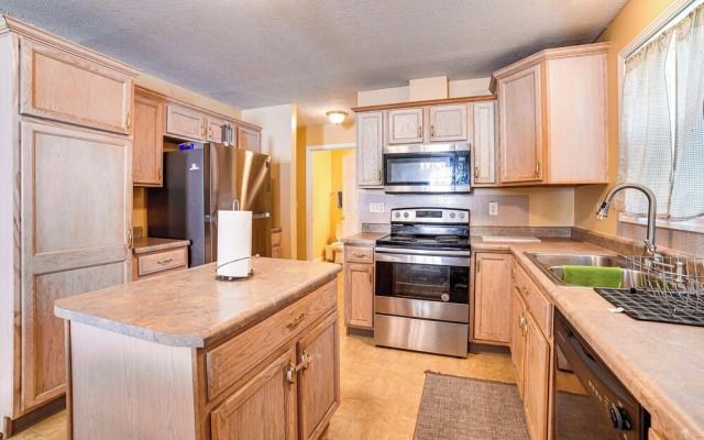 Spacious Champaign Home By University Of Illinois!