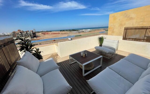 A Stunning Seaview Penthouse; 3bedrooms + nanny
