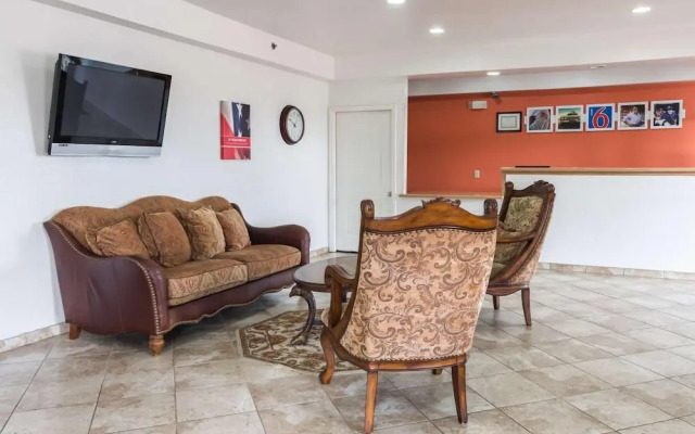 Motel 6 Alvarado, TX