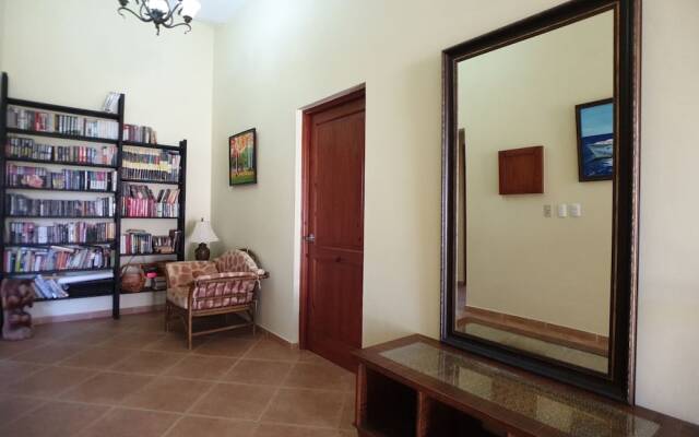 Great Privacy 3 Bedroom Villa Near the Beach