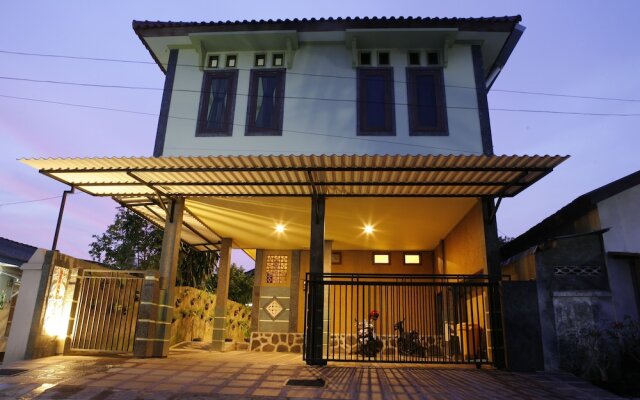 Sekardiyu Guest House