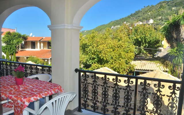 Holiday Studio Apartments Yannis on Agios Gordios Beach in Corfu