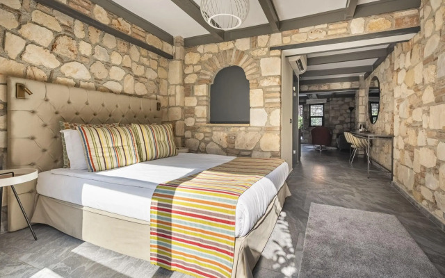 Charming Hotel Room Near Hadrian s Gate