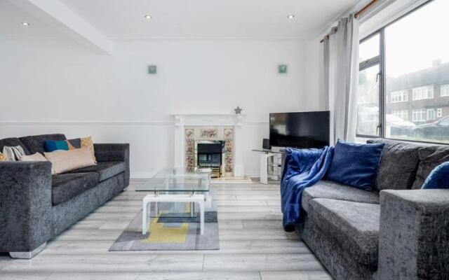 3br-sleeps5-parking-garden-accesstolondon