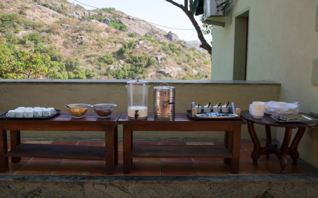 The Colonial Manek Manor